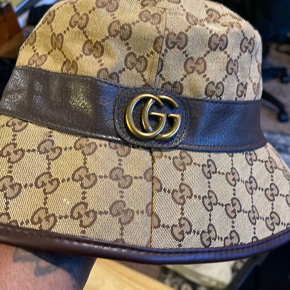 Authentic Gucci bucket hat size large 23 1/5 inches